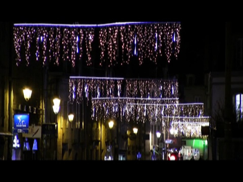 Avant noel à Quimper, illumination sur la ville  L'ambiance à Quimper avant noel, avec les belles illuminations sur les rues et les maisons.