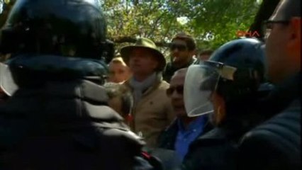 Tiran?da Park Alanına İnşaatı Protesto Edenlerle Polis Çatıştı