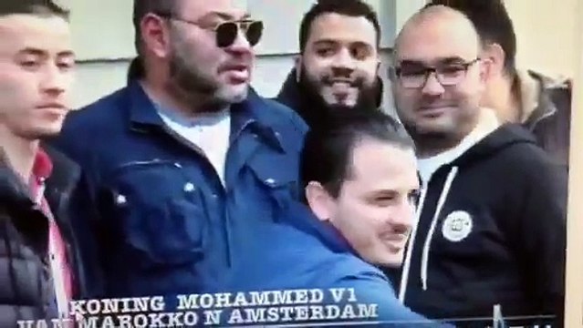 le roi mohamed 6 photos avec marocains hollande - الملك محمد السادس يلتقط الصور مع مغاربة هولندا