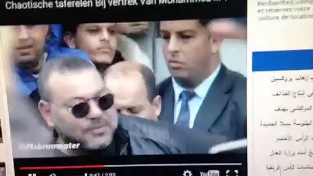 ‫الملك محمد السادس وسط زحمة مع معجبين مغاربة هولندا- mohamed 6 avec plein de marocain amsterdam‬