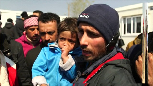 Traktet e shpërndara në Idomeni: Sirianë, ikni në Shqipëri! - Top Channel Albania - News - Lajme