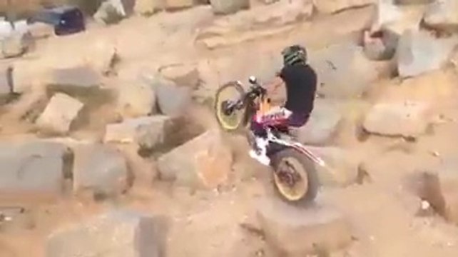 Brave Guy Plays with Danger-Top Funny Videos-Top Prank Videos-Top Vines Videos-Viral Video-Funny Fails