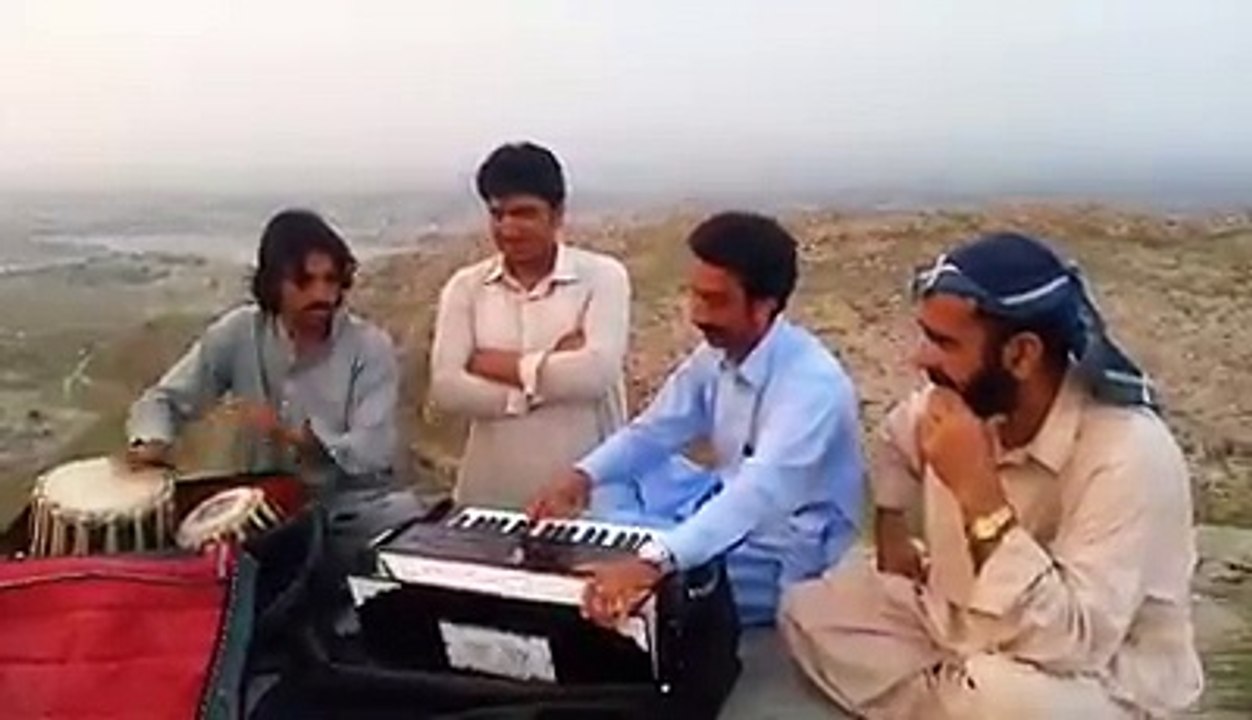 Pashto local music of Karak by Safi khattak The great person of Karak Proud personality of Karak and social Activist.
