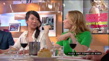 Caroline Vigneaux et Kee Yoon font tomber la robe - C à vous - 28/03/2016