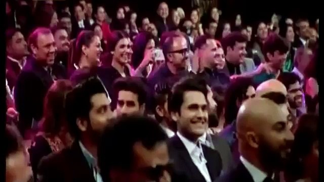 Ayesha omar and Comedian making fun of Meera in Lux style awards