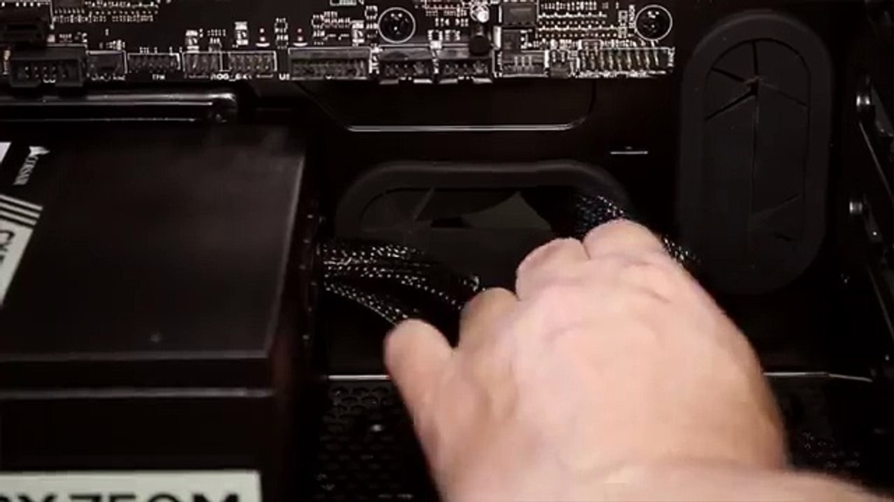 Newegg DIY Garage How to Build a Gaming PC - i7-6700, 850 EVO, & GTX 970 19
