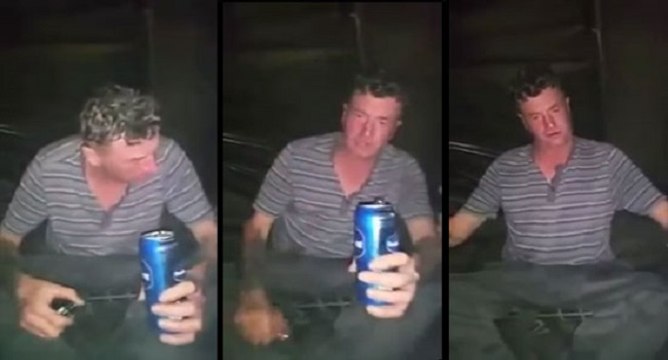 Cet homme ivre a une étonnante façon de se couper les cheveux