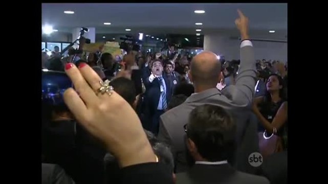 OAB protocola novo pedido de impeachment de Dilma e gera protestos