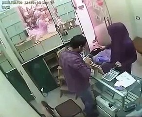 CCTV Footage Of How Beautiful Girl Looted Gold From Shop