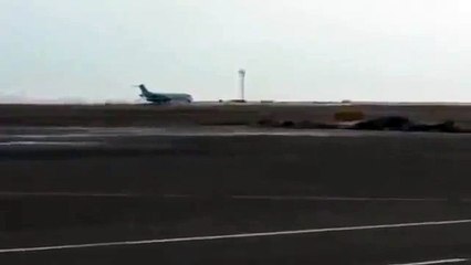 Gripping footage shows moment hero pilot lands passenger plane missing its front wheels