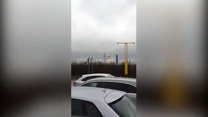 Shocking moment plane wobbles on way down into Gatwick