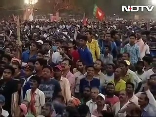 See What Indian PM Narendra Modi Did When Azaan Came in In West Bengal Rally..??
