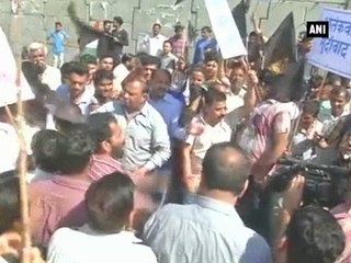 Congress workers protest against Pak JIT outside Pathankot airbase