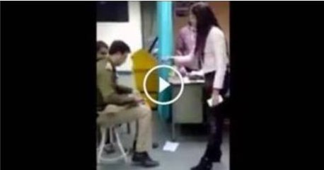 Girl fight with police man on road Must Watch