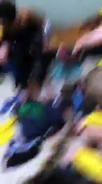 Cri de guerre des U 18 après leur victoire contre Marseille en Beauvaisis