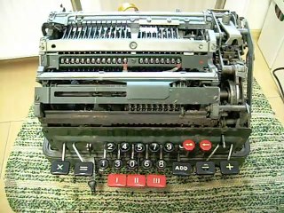 Un calculateur mécanique pète un cable en divisant par 0...