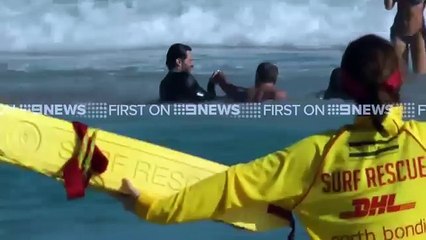 Скачать видео: Hugh Jackman Rescues Kids From Drowning in Sydney Beach !!