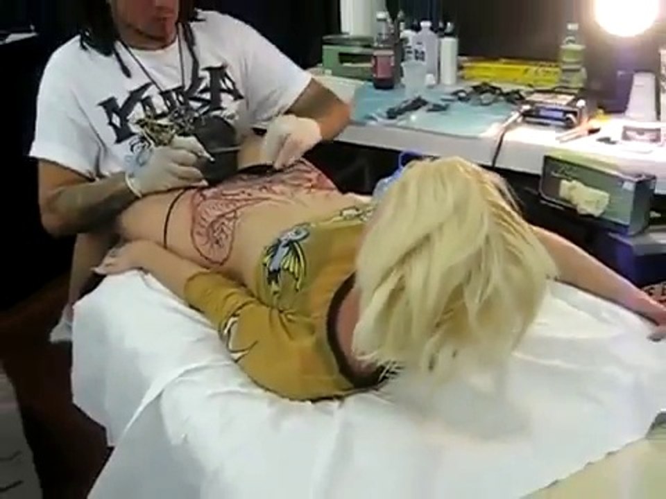 Girl gets a pubic tattoo