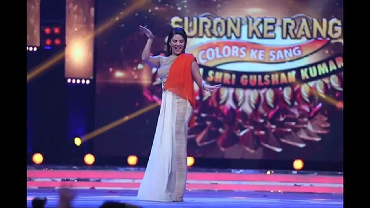 Sunny Leone Shakes Booty To Madhuri Dixit Dhak Dhak Karne Lagaa Song