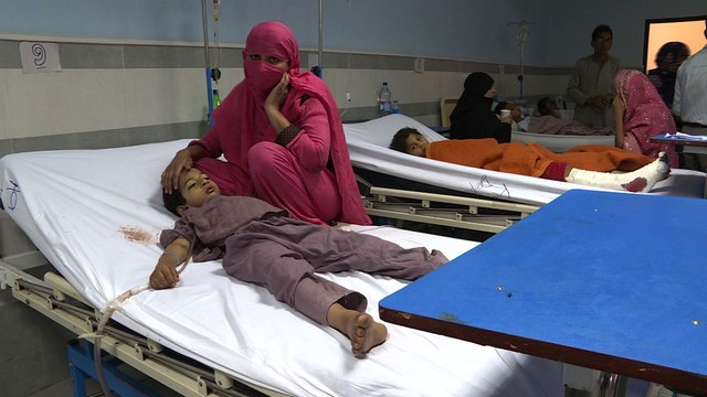 Pakistan: les talibans revendiquent un sanglant attentat-suicide