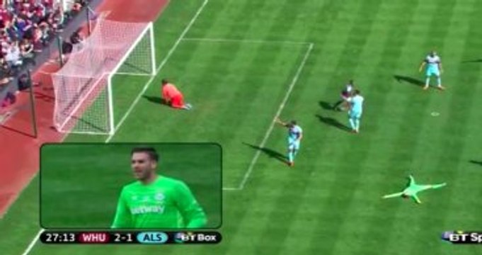 Böyle Kaleci Görülmedi! Herkesi Çalımlayarak Gol Attı