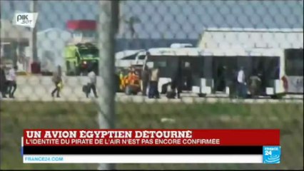 Avion EgyptAir détourné : le pirate de l'air détiendrait encore des otages