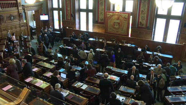 Attentats: le bourgmestre de Bruxelles accueilli à Paris