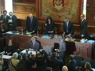 Attentats de Bruxelles: la traque continue, les polémiques aussi