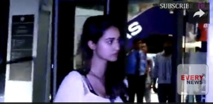 Tiger Shroff Spotted With Girlfriend At Juhu PVR