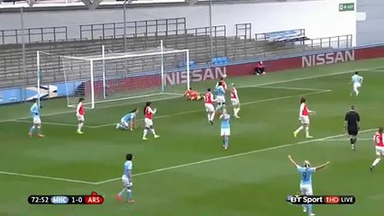 Kadın kaleciden harika refleks!