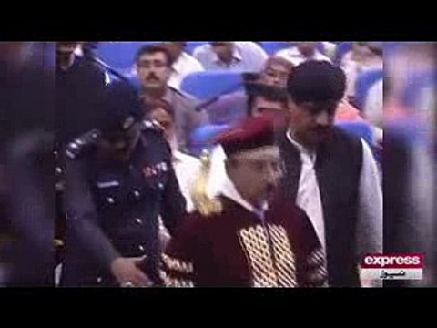 نواب شاہ ميں کانووکيشن کے دوران ٹوپي نے سائيں کو پريشان کر کے رکھ ديا