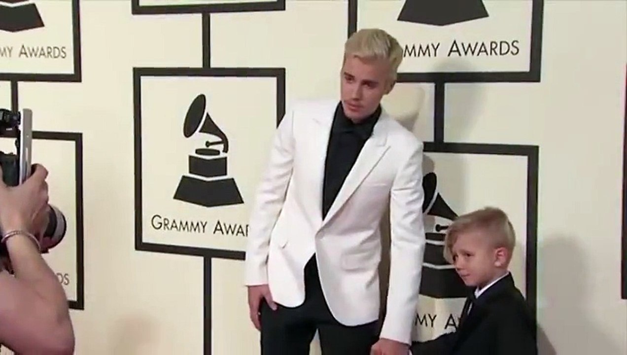 Justin Bieber Says He’s ‘Maybe Drunk’ & Disses Kanye West At His Concert