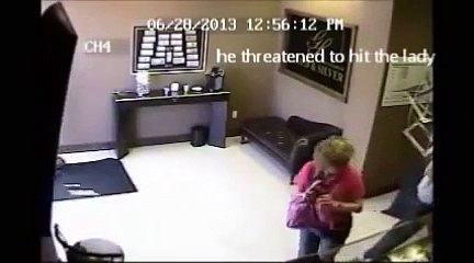 Un braqueur assommé à coup de batte de baseball