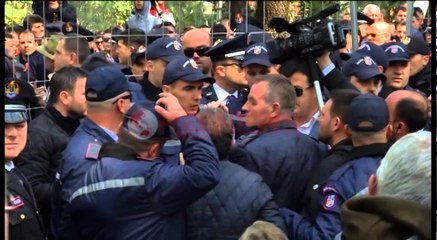 Kallzohen penalisht 9 deputetë të PD, Strazimiri paditet edhe për armëmbajtje pa leje- Ora News