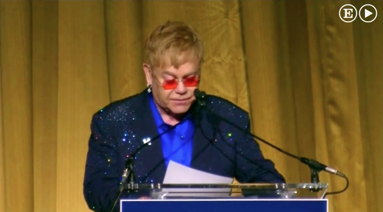 Elton John es demandado