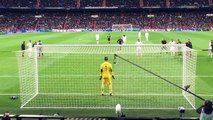 Une spectatrice se prend le penalty de Cristiano Ronaldo en pleine tête !