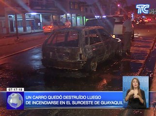Carro quedó destruido luego de incendiarse en el suroeste de Guayaquil