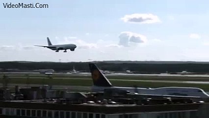 Amazing Landing of Aeroplane