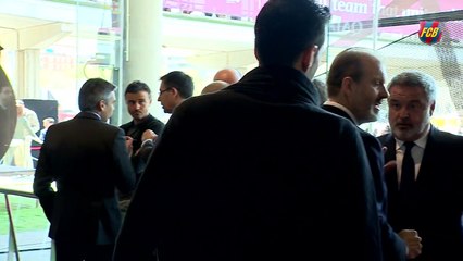 Jugadores del Barça visitan memorial de Johan Cruyff