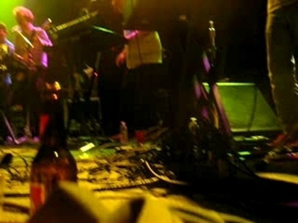 Hot Chip - Over and Over