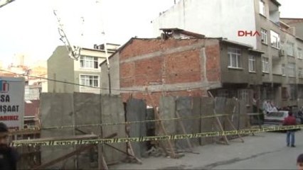 Esenler'de Yıkılan Duvarın Altında Kalan Yaşlı Kadın Ağır Yaralandı