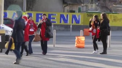 Türk Taraftarlar Maçın Oynanacağı Stada Gelmeye Başladı