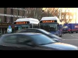 La publicidad a favor y en contra de Dios viaja en autobús