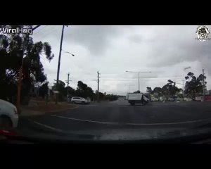 4 Yol Ağzına Yıldırım (arabanın üstüne)