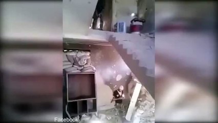 Savaşın Ortasında Havan Mermisiyle Arkadaşını Trolleyen Suriyeli