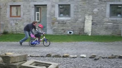 29/03/2016 : 1ers tours de vélo de pepette!
