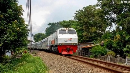 Kereta Api Lokomotif CC203 98 16 Rangkaian Malioboro DIPO INDUK SMC