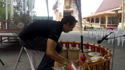 Street Drummer Fail!