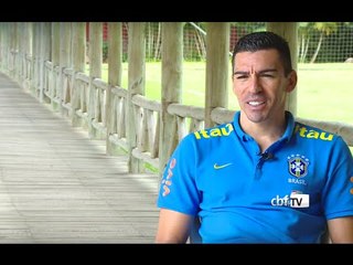 Auxiliar pontual, Lúcio comemora: "Satisfação em voltar à Seleção"