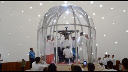 La "Sangre de Cristo" regresa a su altar para dar término a la semana santa